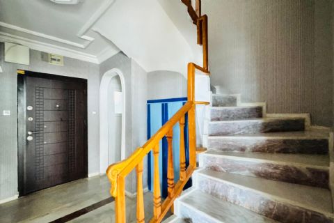 KARİZMA'DAN SİTE İÇERİSİNDE HAVUZLU GENİŞ TERASLI TRİPLEKS VİLLA