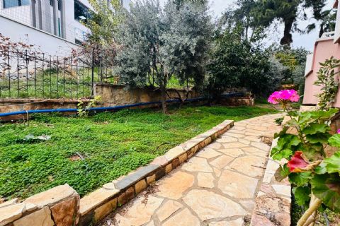 KARİZMA'DAN SİTE İÇERİSİNDE HAVUZLU GENİŞ TERASLI TRİPLEKS VİLLA
