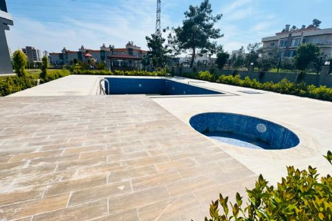 KARİZMA'DAN SİTE İÇERİSİNDE YERDEN ISITMALI HAVUZLU 2+1