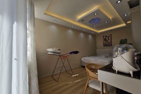 KARİZMA'DAN SOLİ SİTESİN'DE DÜŞÜK KAT BALKONLU YAPILI EŞYALI 2+1