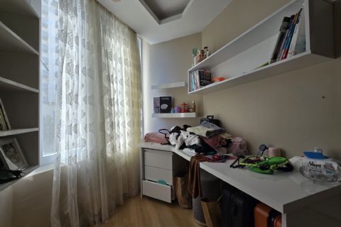 KARİZMA'DAN SOLİ SİTESİN'DE DÜŞÜK KAT BALKONLU YAPILI EŞYALI 2+1