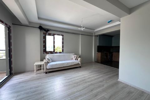 KARİZMA'DAN TEK BLOK 34 CADDE VE FAKÜLTEYE YAKIN 1+1