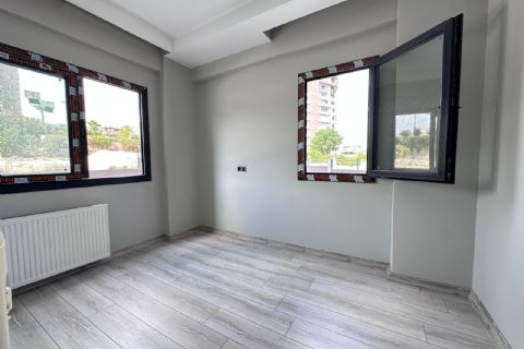 KARİZMA'DAN TEK BLOK 34 CADDE VE FAKÜLTEYE YAKIN 1+1