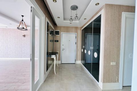 KARİZMA'DAN TEK BLOK HAVUZLU GENİŞ OTURUM 4+1