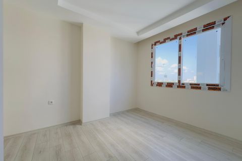 KARİZMA'DAN TÖMÜK'TE HAVUZLU SİTE GENİŞ 1+1 DAİRE