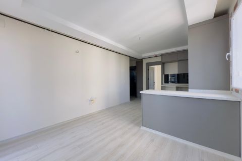 KARİZMA'DAN TÖMÜK'TE HAVUZLU SİTE GENİŞ 1+1 DAİRE