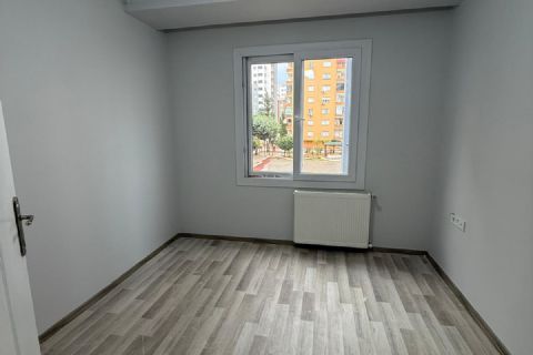 KARİZMA'DAN ULAŞIM KOLAYLIĞI OLAN TEMİZ VE  İÇİ YAPILI 2+1