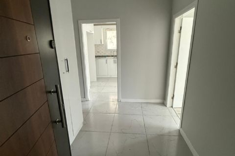 KARİZMA'DAN ULAŞIM KOLAYLIĞI OLAN TEMİZ VE  İÇİ YAPILI 2+1