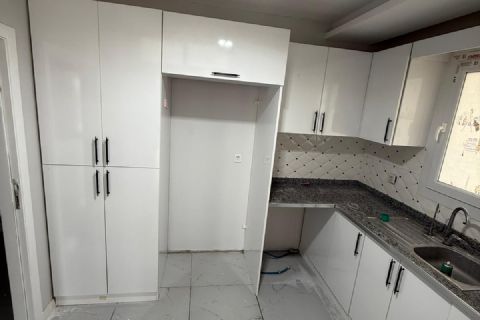 KARİZMA'DAN ULAŞIM KOLAYLIĞI OLAN TEMİZ VE  İÇİ YAPILI 2+1