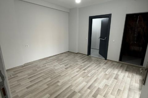 KARİZMA'DAN ULAŞIM KOLAYLIĞI OLAN TEMİZ VE  İÇİ YAPILI 2+1