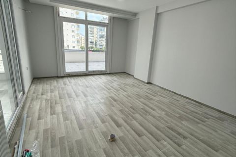 KARİZMA'DAN ULAŞIM KOLAYLIĞI OLAN TEMİZ VE  İÇİ YAPILI 2+1
