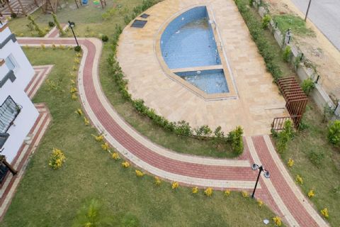 KARİZMA'DAN YATIRIMLIK 1 YAŞINDA OTOPARKLI HAVUZLU JENERATÖRLÜ 1+1