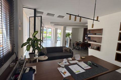 KARİZMA'DAN YENİ MH DE İÇ MİMAR TASARIMLI KİRALIK OFİS&DÜKKAN