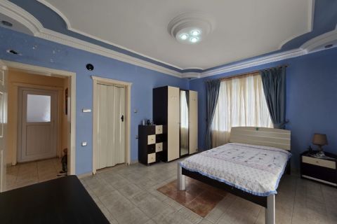 Kuyuluk'ta 2.500m² İmarlı Arsa İçinde Lüks Tripleks Villa