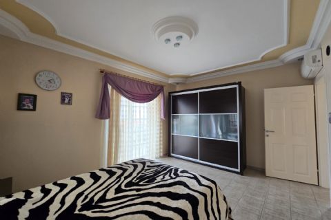 Kuyuluk'ta 2.500m² İmarlı Arsa İçinde Lüks Tripleks Villa