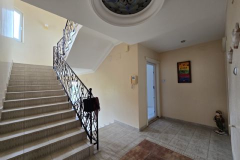 Kuyuluk'ta 2.500m² İmarlı Arsa İçinde Lüks Tripleks Villa