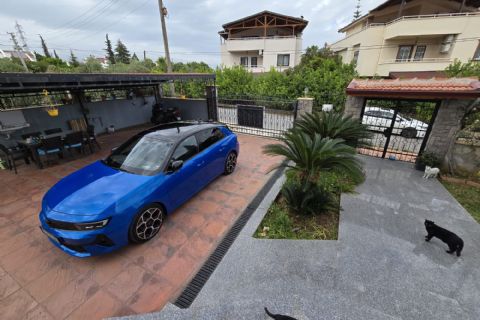 Kuyuluk'ta 2.500m² İmarlı Arsa İçinde Lüks Tripleks Villa