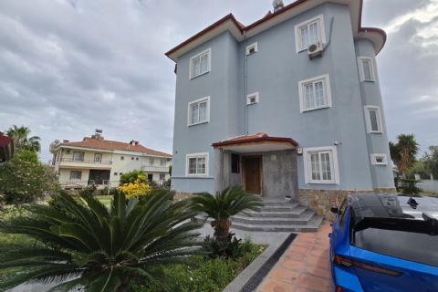 Kuyuluk'ta 2.500m² İmarlı Arsa İçinde Lüks Tripleks Villa