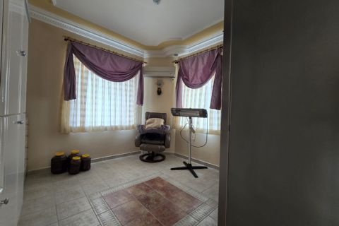 Kuyuluk'ta 2.500m² İmarlı Arsa İçinde Lüks Tripleks Villa