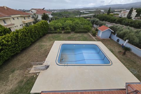 Kuyuluk'ta 2.500m² İmarlı Arsa İçinde Lüks Tripleks Villa