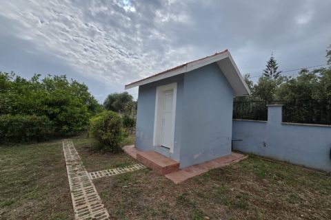 Kuyuluk'ta 2.500m² İmarlı Arsa İçinde Lüks Tripleks Villa