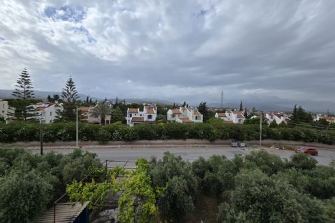 Kuyuluk'ta 2.500m² İmarlı Arsa İçinde Lüks Tripleks Villa