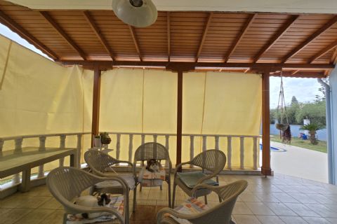 Kuyuluk'ta 2.500m² İmarlı Arsa İçinde Lüks Tripleks Villa