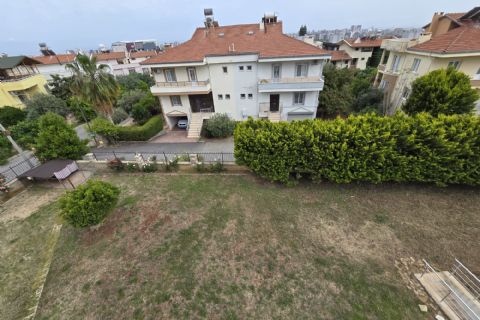 Kuyuluk'ta 2.500m² İmarlı Arsa İçinde Lüks Tripleks Villa