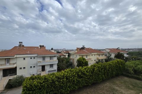 Kuyuluk'ta 2.500m² İmarlı Arsa İçinde Lüks Tripleks Villa