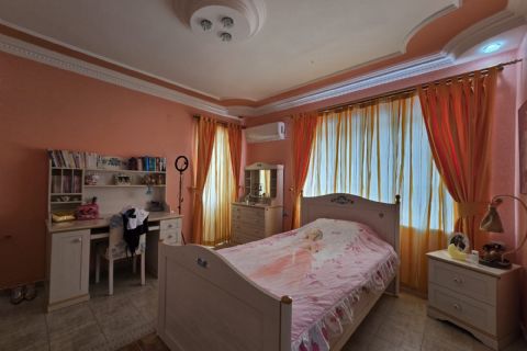 Kuyuluk'ta 2.500m² İmarlı Arsa İçinde Lüks Tripleks Villa