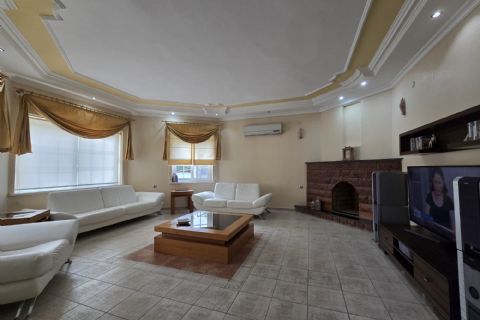 Kuyuluk'ta 2.500m² İmarlı Arsa İçinde Lüks Tripleks Villa