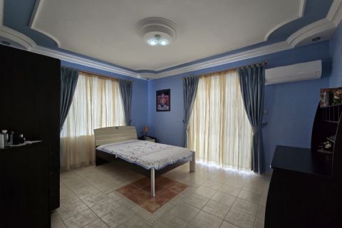 Kuyuluk'ta 2.500m² İmarlı Arsa İçinde Lüks Tripleks Villa
