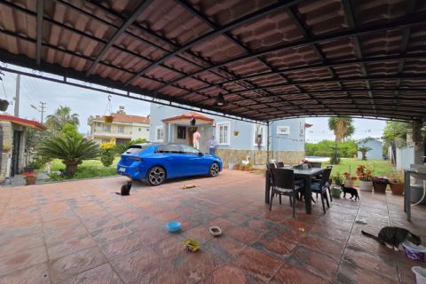 Kuyuluk'ta 2.500m² İmarlı Arsa İçinde Lüks Tripleks Villa
