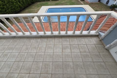 Kuyuluk'ta 2.500m² İmarlı Arsa İçinde Lüks Tripleks Villa