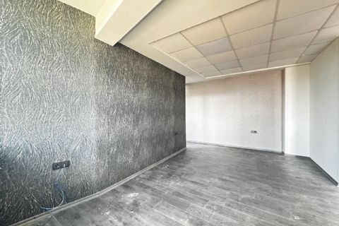 MAHMUDİYE'DE ADLİYE CEPHELİ FULL YAPILI İŞ MERKEZİNDE OFİS