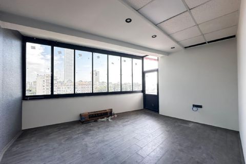 MAHMUDİYE'DE ADLİYE CEPHELİ FULL YAPILI İŞ MERKEZİNDE OFİS