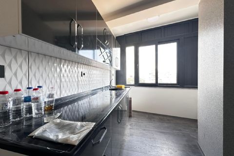 MAHMUDİYE'DE ADLİYE CEPHELİ FULL YAPILI İŞ MERKEZİNDE OFİS