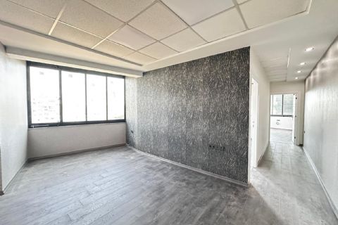 MAHMUDİYE'DE ADLİYE CEPHELİ FULL YAPILI İŞ MERKEZİNDE OFİS