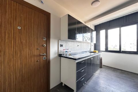 MAHMUDİYE'DE ADLİYE CEPHELİ FULL YAPILI İŞ MERKEZİNDE OFİS