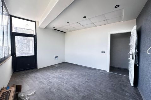 MAHMUDİYE'DE ADLİYE CEPHELİ FULL YAPILI İŞ MERKEZİNDE OFİS