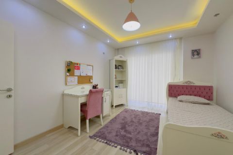 MENDERES MH DE TEK BLOK FULL JENERATÖR HAVUZLU CEPHE AÇIK 4+1
