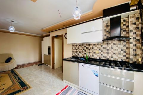 MERKEZİ KONUMDA GENİŞ EŞYALI 1+1