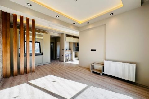 MEZİTLİ KUYULUK'TA 3 CEPHELİ DOĞALGAZLI MODERN 2+1