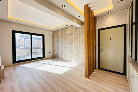 MEZİTLİ KUYULUK'TA 3 CEPHELİ DOĞALGAZLI MODERN 2+1