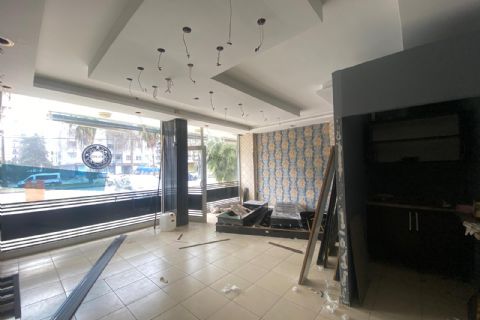 YENİŞEHİR AKKENT MH DE MERKEZİ KONUMDA  KULLANIŞLI İŞ YERİ