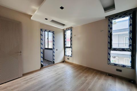 YENİŞEHİR'DE 50.YIL TEK BLOK YATAY MİMARİ MODERN  2+1