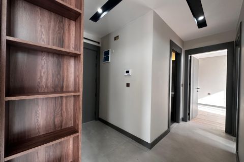 YENİŞEHİR'DE 50.YIL TEK BLOK YATAY MİMARİ MODERN  2+1