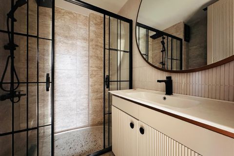 YENİŞEHİR'DE 50.YIL TEK BLOK YATAY MİMARİ MODERN  2+1