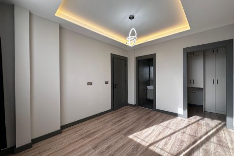 YENİŞEHİR'DE 50.YIL TEK BLOK YATAY MİMARİ MODERN  2+1